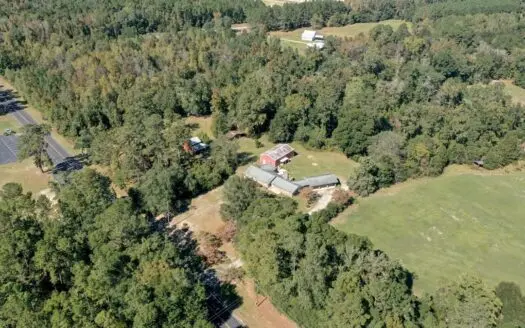 3 bed, 2 bath ranch home set on about 5 ac near Edisto River