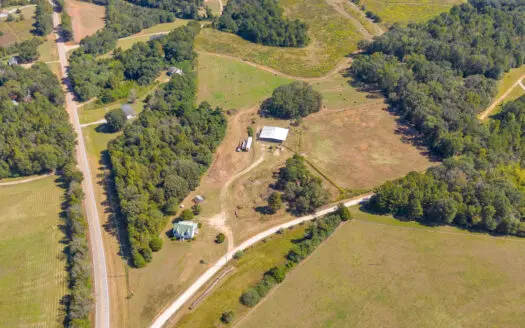 8.5 acre mini farm in Hartwell, GA only five min from the lake