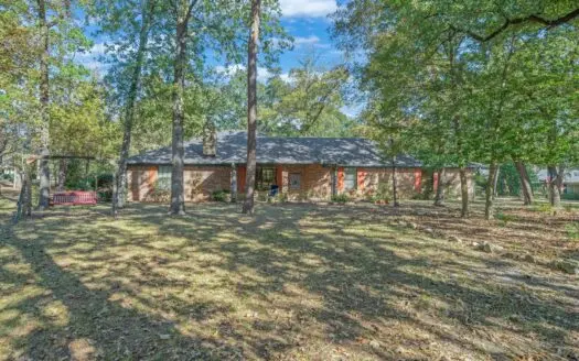 3BD-2BA Brick in Gated Holly Lake Ranch, TX on .56 Acre Lot