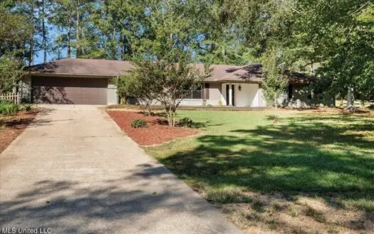 Renovated 4BR Home on 7.5 Acres Near Town