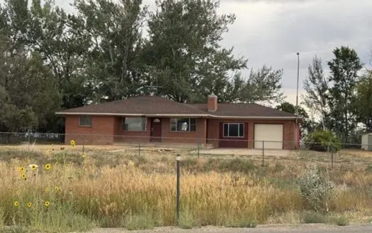 Well Priced Home with 3BR/2BA on 1+acres in Country