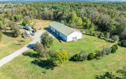 Country Home for Sale in Maury County, Tennessee