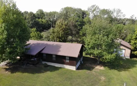 Spacious Home + Workshop = The Perfect Ozarks Setup!