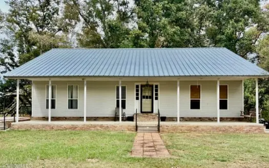 Farmhouse on Acreage with Hunting Land in Magnolia MS