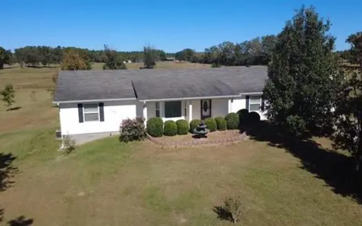Well maintained country home in Hot Springs County AR