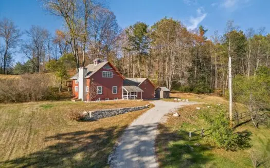 Charming Vermont Cape – Perfect Ski Getaway or Airbnb Gem!