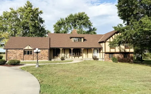 Spacious 6 Bedroom Country Home for Sale in El Dorado Springs, MO