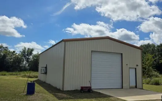 20 Acres with Shop and Living Quarters for Sale – Secluded Land