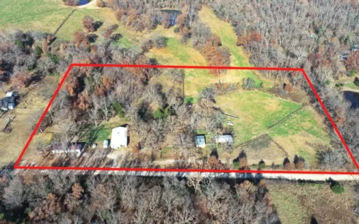 Country Home on 7 Acres in Cedar County