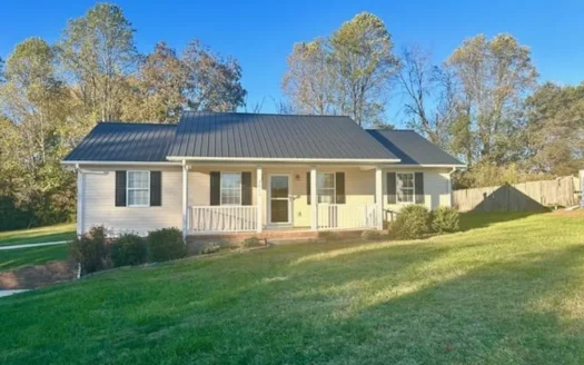 Beautiful 3 bedroom 2 bath Country Home