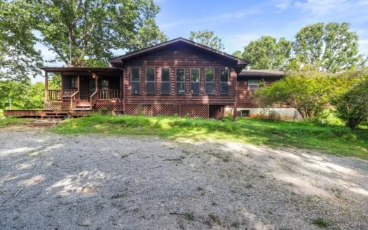 Charming Ranch Style Home on 6.62 Acres Howell County MO