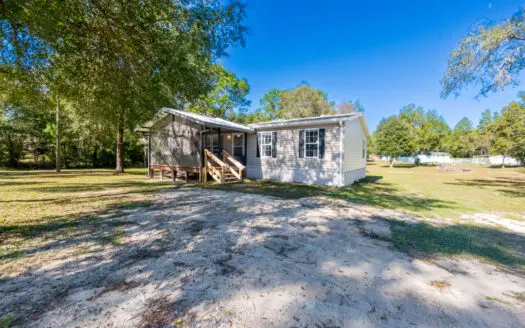 Spacious 3/2 on Over an Acre Move-In  Ready