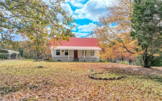 Charming Tennessee Country Home on 5 Acres – Westpoint, TN!