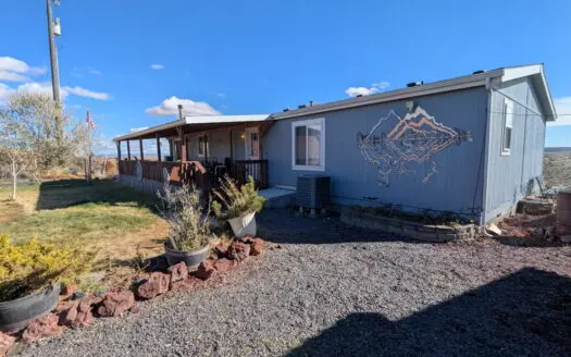 Eastern Oregon Three Bedroom Home outside of Hines