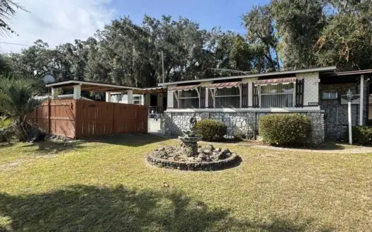 Home with Pool For Sale in Trenton, FL