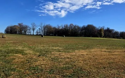 Country life awaits you on this beautiful property!