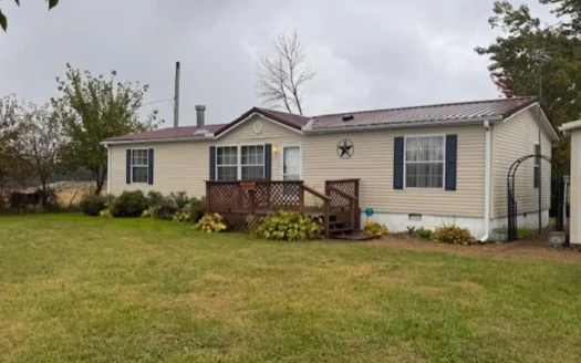 Country Living on the Edge of Hamilton MO