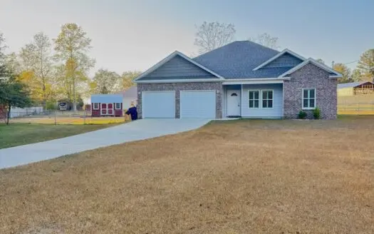 Charming Country Home in Southern Alabama on Nearly an Acre
