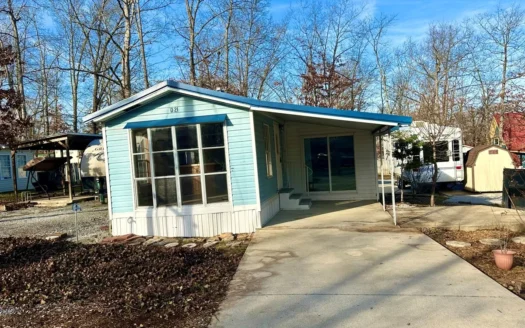 Charming Fully Remodeled Home in Holiday Out RV Park.