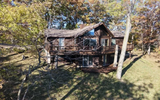 Ridgetop Country Home For Sale in SW Wisconsin