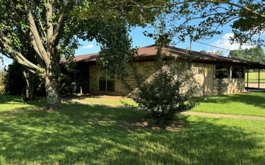 Country Home Located in Rocky Branch Texas