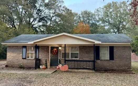 Charming Home close to everything in Camden, AL – Move-In Ready