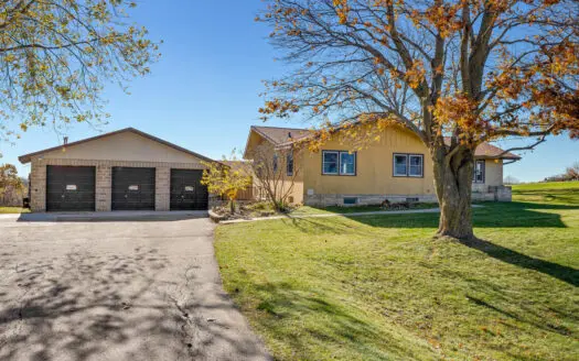 4 Bedroom Home Country Living and Natural Beauty La Crosse WI