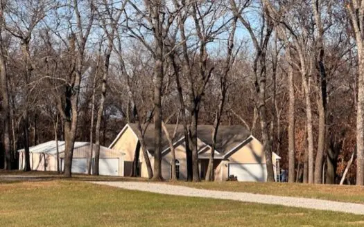 Country Home On 5 Acres!