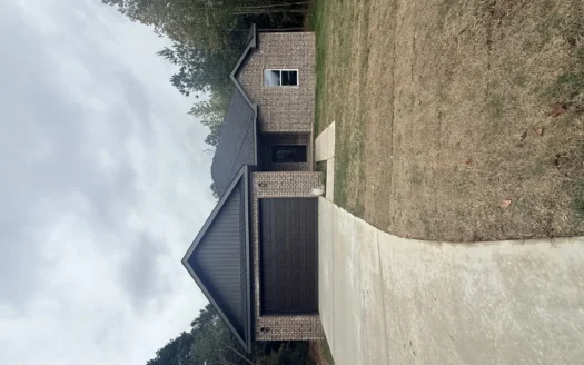 Stylish New Home Minutes from Benton & Buc-ee’s