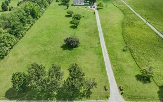 Country Home and 5 +/- Acres Lawrenceburg Tennessee