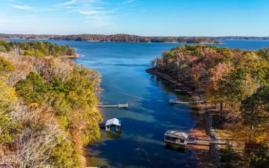 Mid-Century Lakefront Cottage in Merifield Acres – Kerr Lake, VA