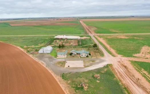 Country Home w/AMAZING Pens PERFECT for Cattle Operation!