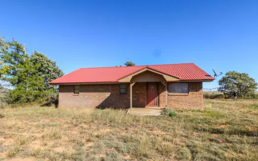 Country Home on 10 Acres N of Littlefield, TX in Amherst ISD