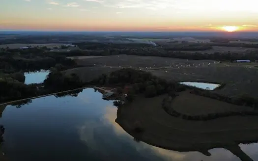 2/2 Barndominium on 49± Acres With Scenic Waterfront