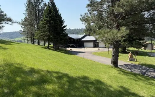 4 Bedroom 3 Bathroom on 3.62 Acres in Lewistown, Montana