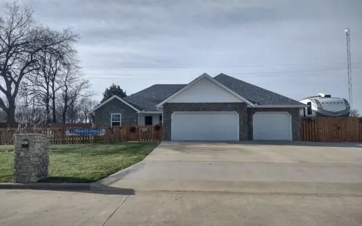 Like New Solar Powered Country Home For Sale in Buffalo, Mo