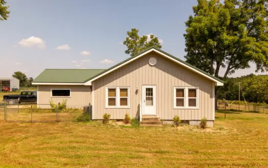 Horse Farm and Home for Sale in the Howell County Ozarks!
