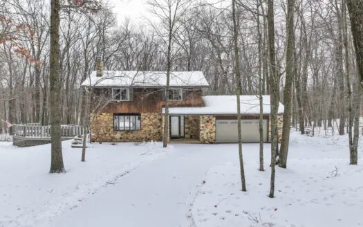 Country Home for sale in Waupaca’s Woodridge Subdivision