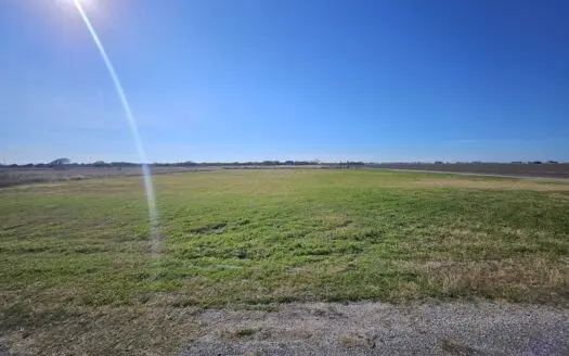 This lot offers the Country Living Vibe