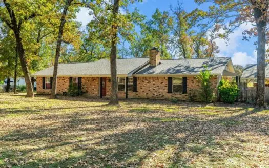 Emory TX Real Estate: 4 BR Brick Home on 1.07 Acres
