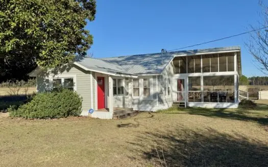 Country Home for sale on 1acre – Farmhouse Hartford Alabama