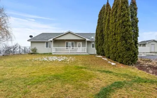 Country Home on 10± Acres in Yakima, WA For Sale!