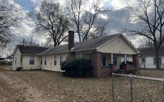 Craftsman Home in the City Limits of Antlers, OK