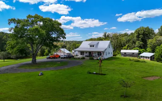 2 Story Home With 18.14 Ac± –  Workshop And Pond