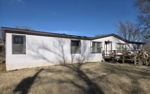 Move in ready Solitaire Home on Large Lot!