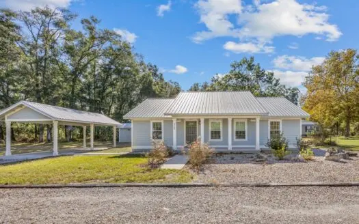 Home For Sale in The Heart Of Bell, FL