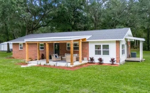 Cottage-style brick home in Bradford County, Brooker, Florida