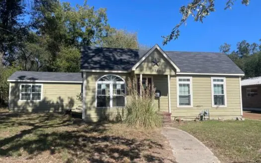 Value add opportunity in the great city of Sulphur Springs!