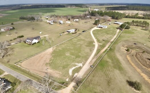 Country Home on 5.5ac Hartford Alabama – Barns!