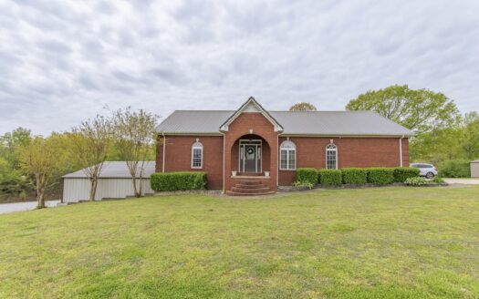 Country Home with acreage, no restrictions, close to town